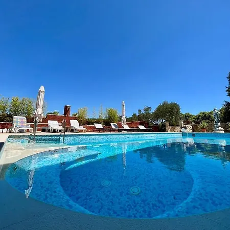 Gorana With Swimming Pool Apartment