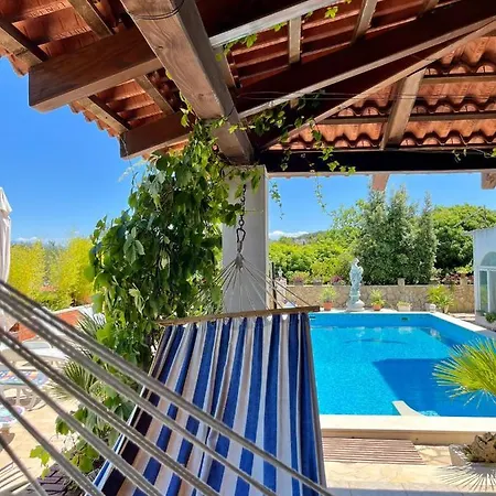 Gorana With Swimming Pool Jelsa (Hvar)