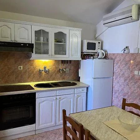 Gorana With Swimming Pool Apartment *