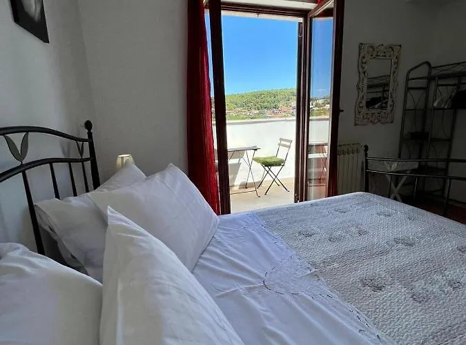 Gorana With Swimming Pool Appartamento Jelsa (Hvar)