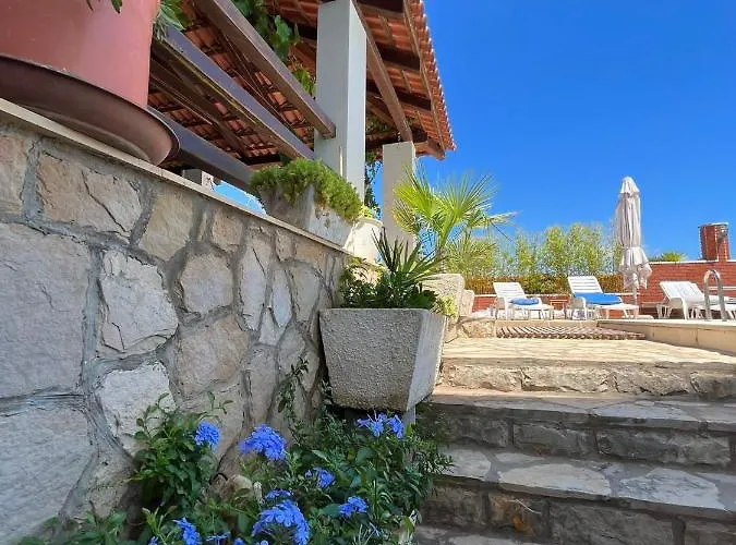 Gorana With Swimming Pool Appartamento Jelsa (Hvar)