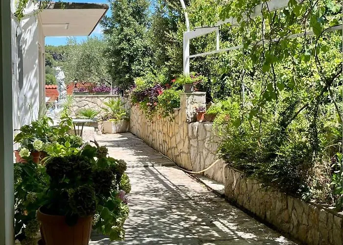 Gorana With Swimming Pool Jelsa (Hvar)